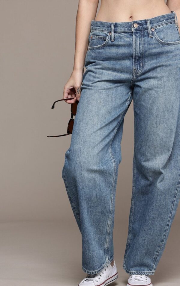 Women High-Rise Barrel Fit Light Fade Jeans