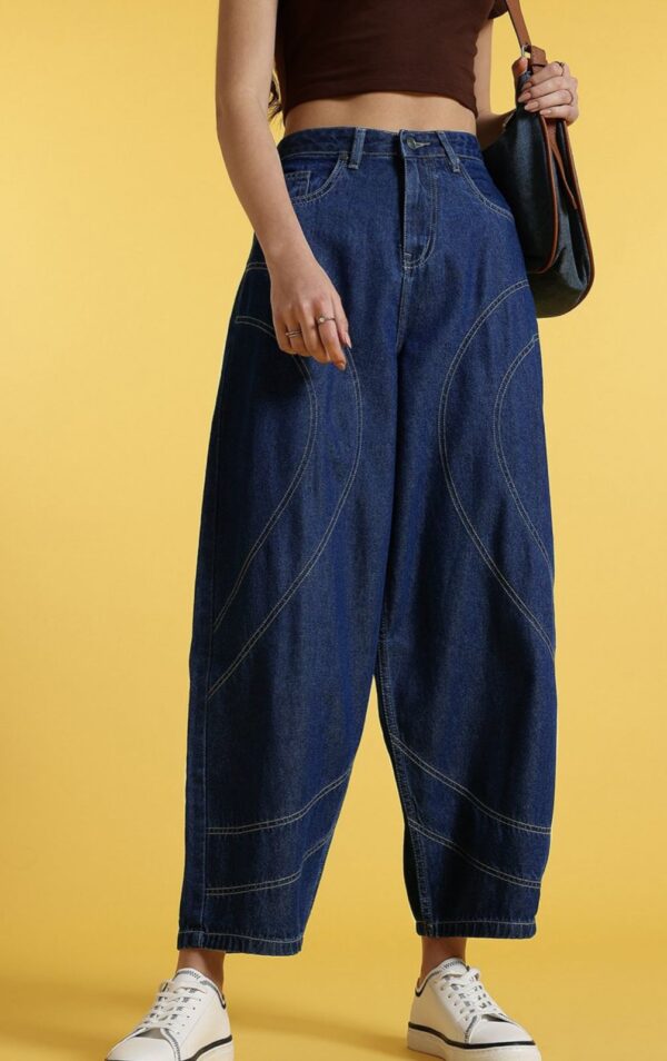 Women Contrast Stitch Barrel Fit Cropped Jeans
